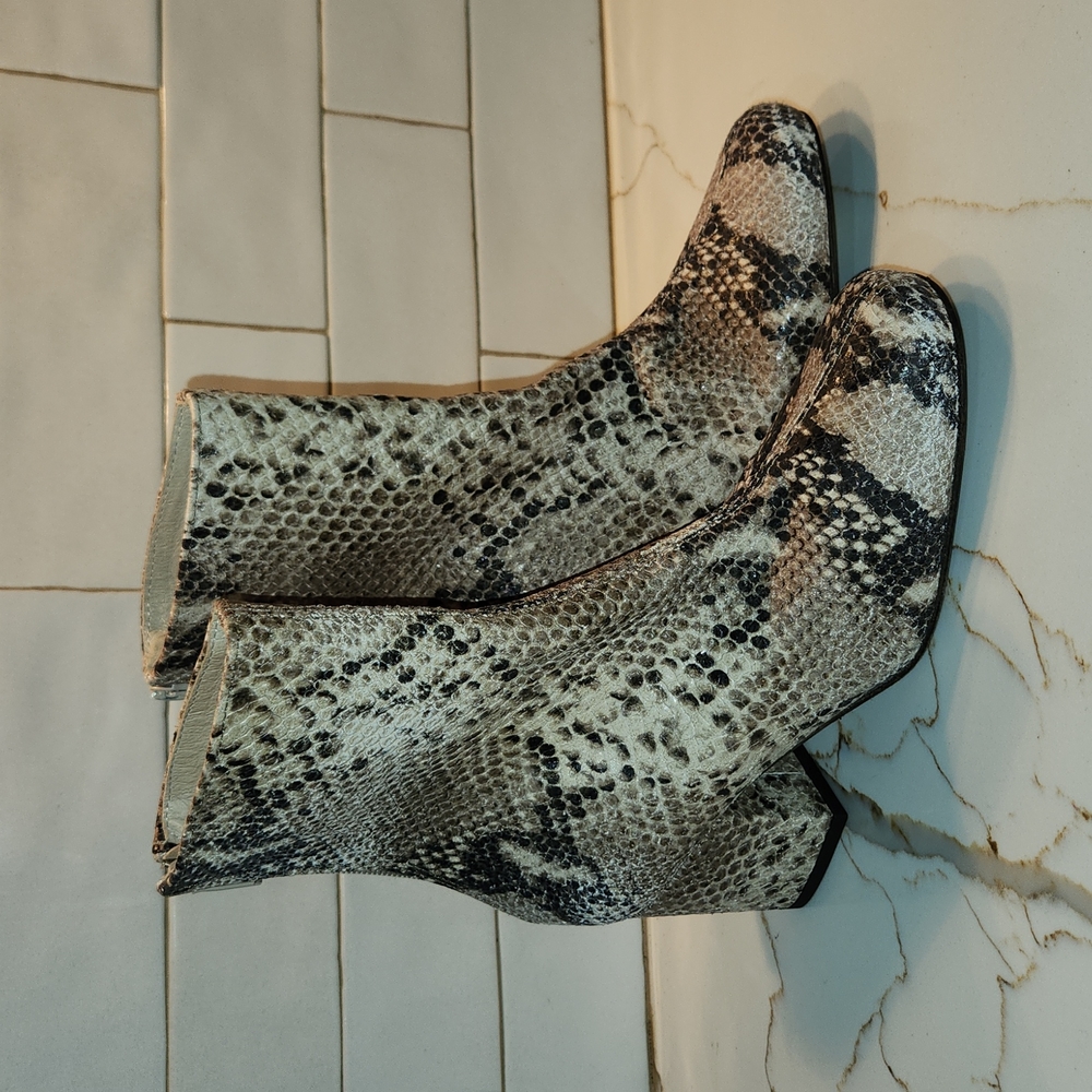 Free People Cecile Women Size 5 Ankle Boot Snakeskin Leather Block Heel